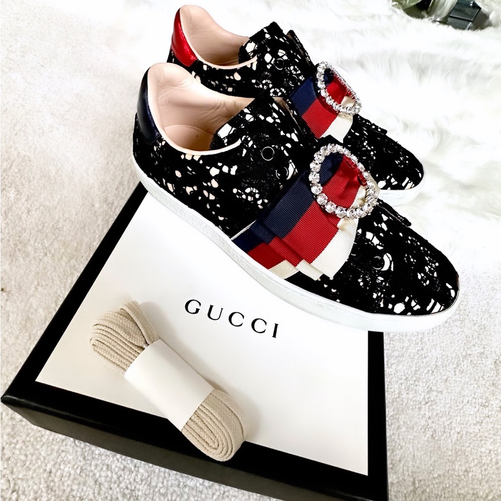 GUCCI FLOWER LEAF SNEAKER WITH LACE